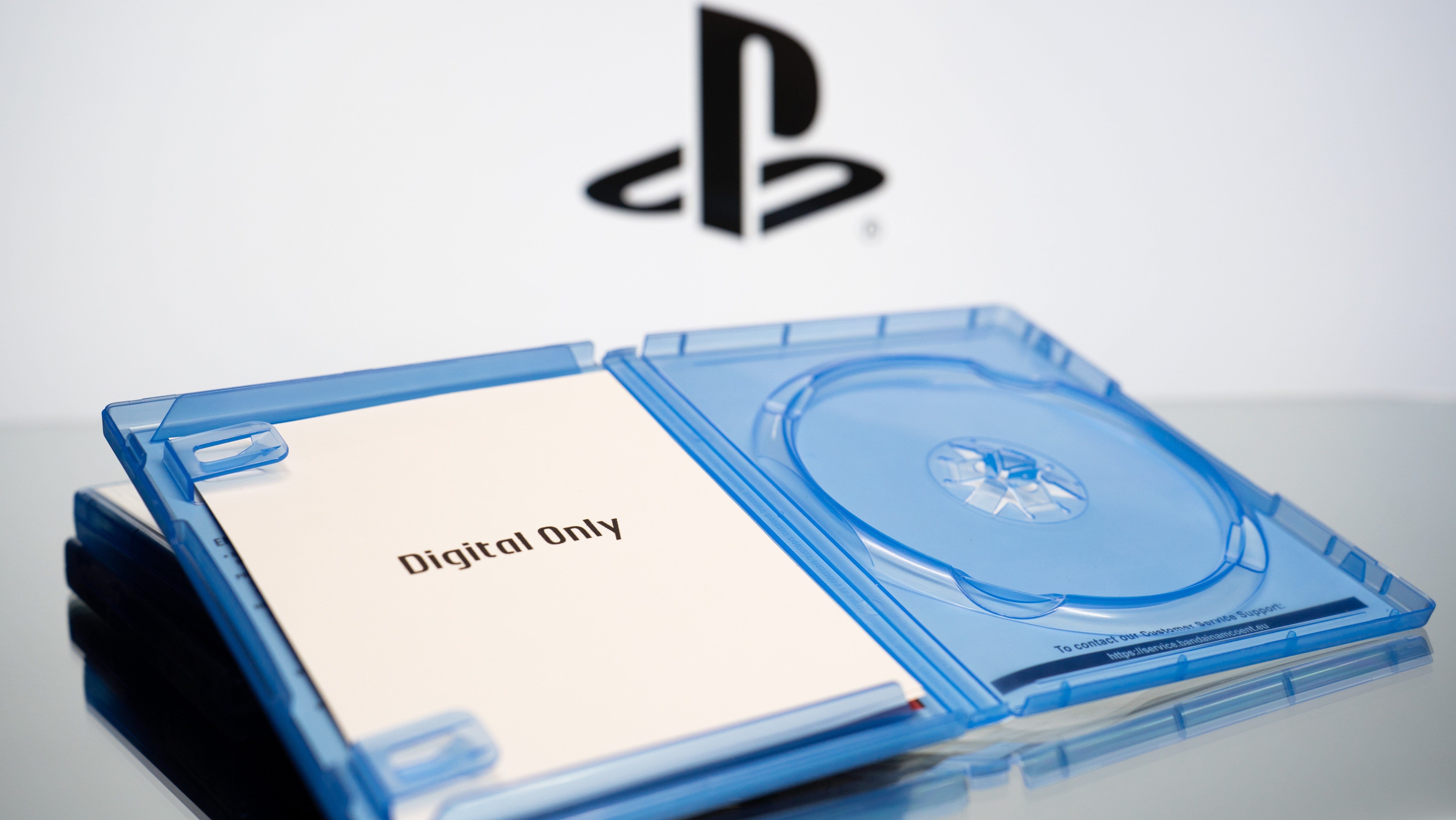 Всего 7 игр для PlayStation продались тиражом более 100 000 физических копий в США в этом году