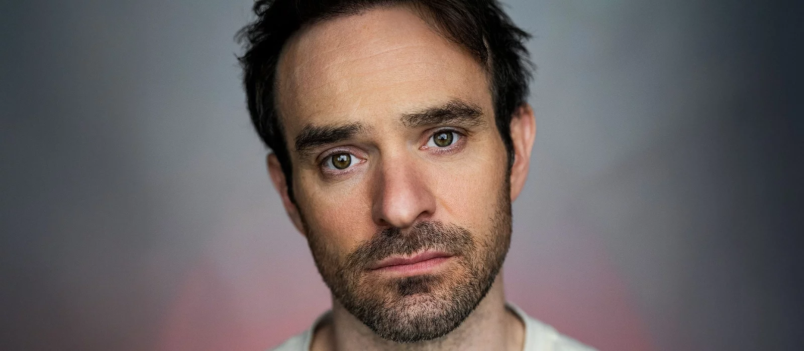 Звезда «Сорвиголовы» Чарли Кокс намерен купить консоль, чтобы сыграть в Clair Obscur: Expedition 33, где он озвучил героя